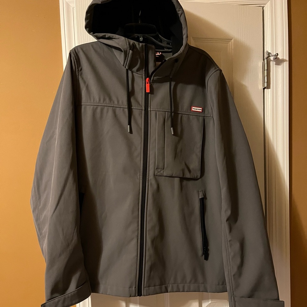 Hunter Men's Gray Lightweight Hooded Jacket with Red Zip Pull